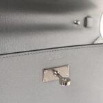 Metallic Chevre Chamkilight Kelly Wallet To Go Argent - Image 6